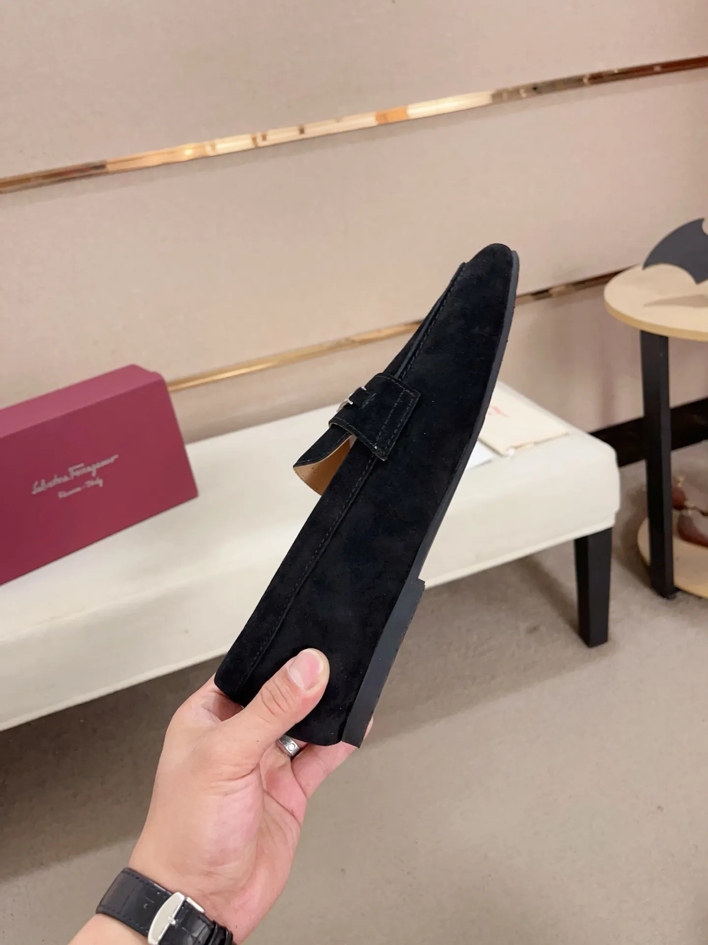 Men's shoes💰: 480💰 High version Ferragamo Dongguan quality! 🆕🆕Exclusive hot-selling products in stock🔥🔥New products on the shelves, high-quality shoes, complete with packaging! 💪 💪 Material: Imported suede cowhide 🐂 + Imported high-quality water-dyed cowhide lining + wear-resistant outsole 👍🏻👍🏻 Features: High-end and comfortable, purely handmade 🚀 🚀 Create the perfect shoes that suit you best 🔥 🔥 Size: (38-44) Can be customized 45 non-returnable!